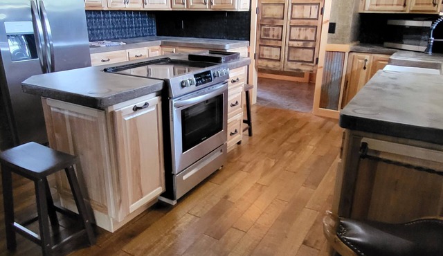 Cozy Rustic 3 bedroom home on 5 acres, big backyard perfect for yard games!n