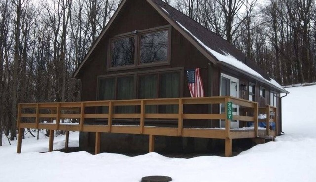 Cozy rustic A-Frame close to Seven Springs and Hidden Valley