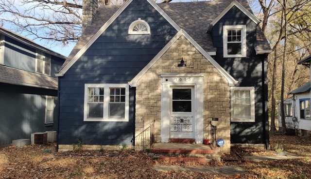 Cozy, Rustic Bungalow