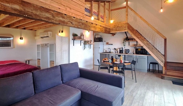 Cozy Rustic Cabin for 4 - Pets Allowed