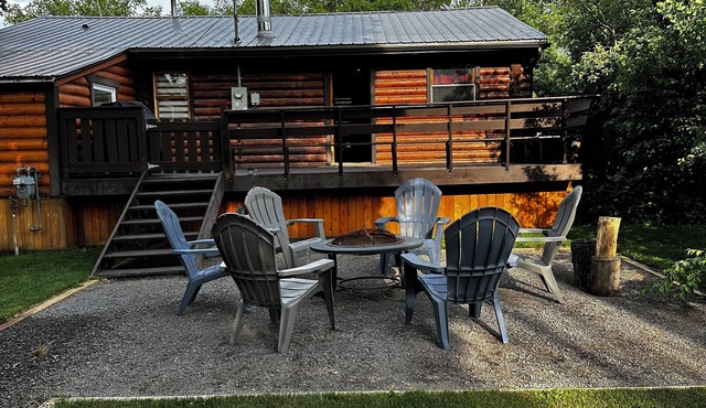 Cozy rustic cabin in the beautiful moose mountains. At Kenosee Lake Saskatchewan
