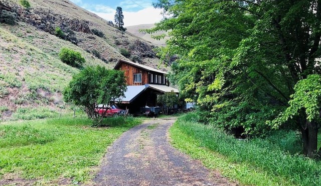 Cozy Rustic Cabin in Riggins – Nature Awaits at Your Door!