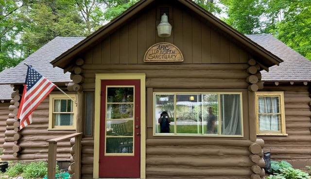 Cozy/rustic cabin in the woods.linens provided!