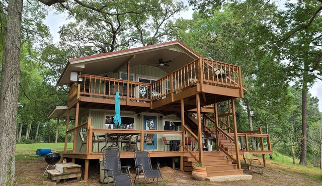 Cozy rustic cabin on two fishing ponds in tranquil Rusk, TX