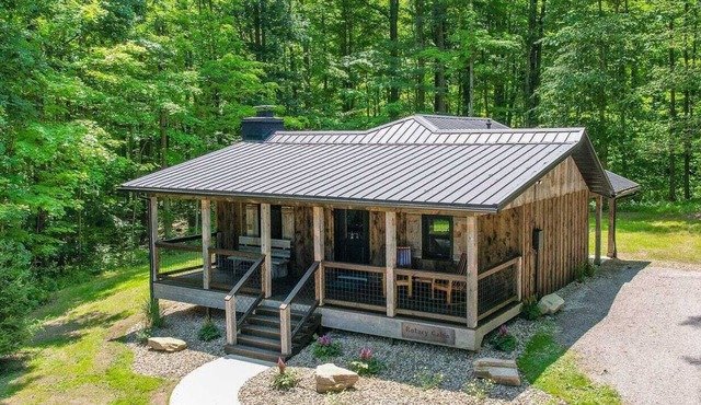 Cozy Rustic Cabin w/Hot Tub & Scenic Trails in Ohio’s Wine Country