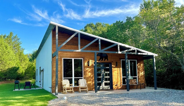 Cozy, Rustic Cabin w/Pool Table, Foosball, & Fast WiFi, South of Norman