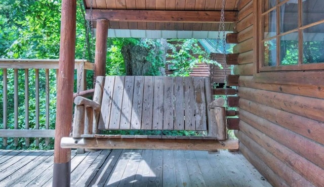 Cozy Rustic Cabin with Views