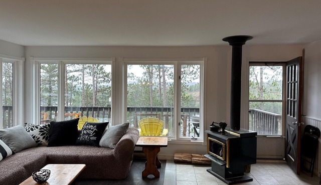 Cozy Rustic Clost Lane Near Calabogie, ON