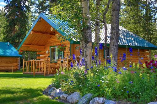 Cozy Rustic Creekside Cabin with Sauna near Log Cabin Creek, Tol, Alaska