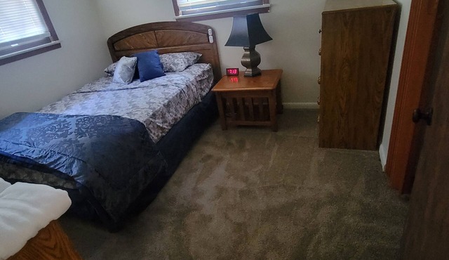 Cozy rustic family home in a peaceful neighborhood