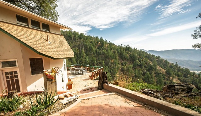 Cozy Rustic Mountain Home with Breathtaking views