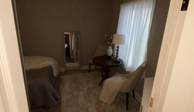 Cozy Rustic Retro 1bdr Apartment in Central City