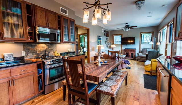Cozy Rustic SoCo Cottage "Excellent Amenities & Location 5 Star" AskAbout3+Month