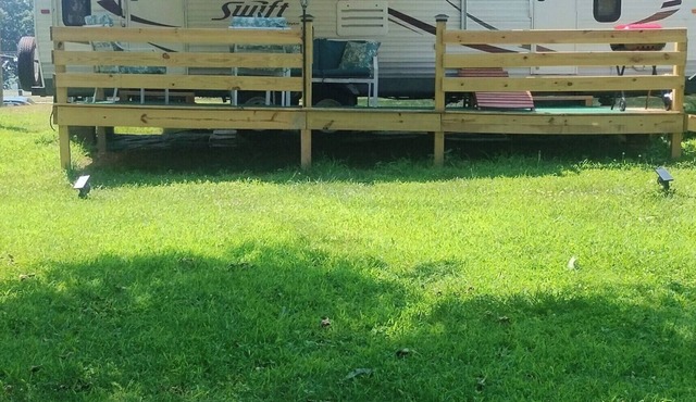 Cozy RV Cabin Sitting on a Privately owned Campground in wonderful Lincolnton NC