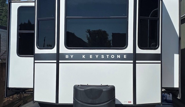 Cozy RV camper/gateway in charming Pacific with AC