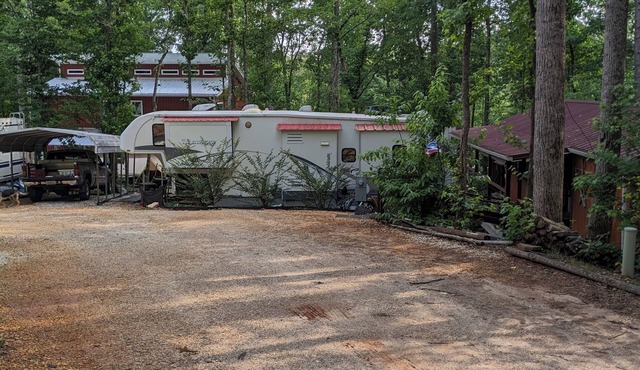 Cozy RV Fifth Wheel by Lake Keowee in Tranquil West Union with AC, WiFi