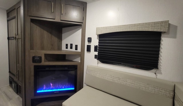 Cozy RV Getaway for Couples!