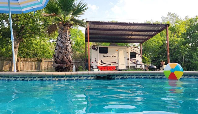 Cozy RV in amazing Austin with AC, WiFi, Swimming Pool