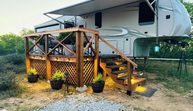 Cozy RV in Breckenridge nestled in the woods of a 50 acre farm
