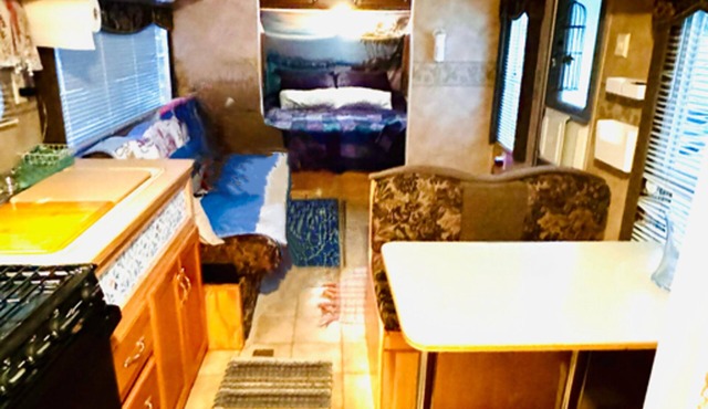 Cozy RV in Enchanting Wake Forest with AC, WiFi! Minutes from Falls Lake.