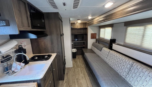 Cozy RV in Mason Tn with WiFi, AC, Furnished, near Blue Oval