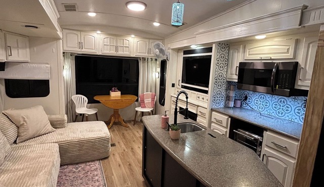 Cozy RV in Nederland with AC, WiFi