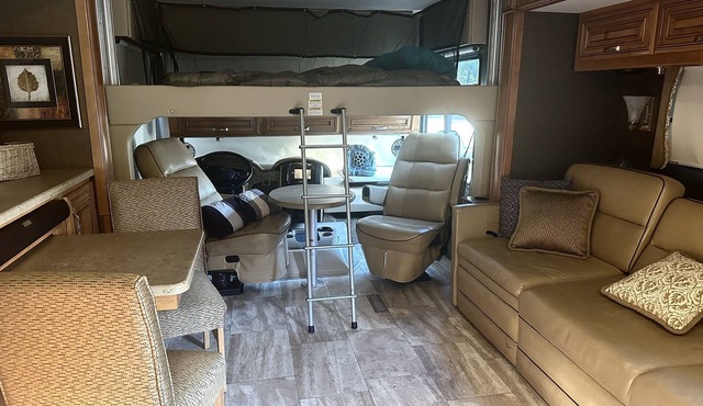 Cozy RV in Welcoming Lake City Farm-with AC, WiFi