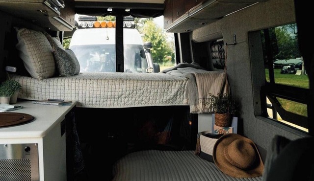 Cozy RV Lodging with Queen Bed, Lounge, Kitchenette, Wi-Fi, AC, Heat, Bathroom