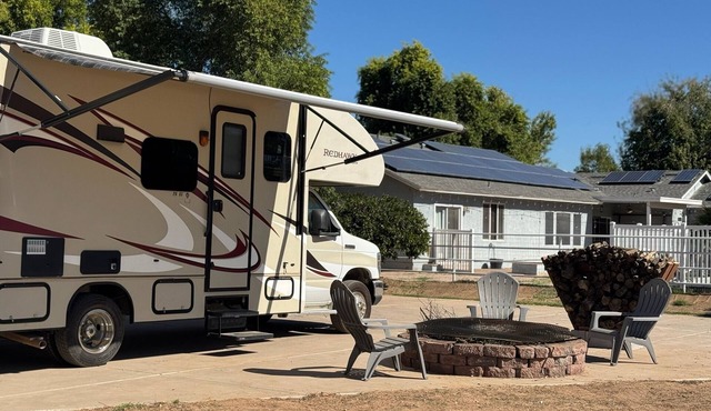 Cozy RV stay on a South Gilbert Mini Farm