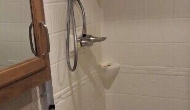 Cozy RV with 1 bedroom and WiFi, AC in Soothing Ennis