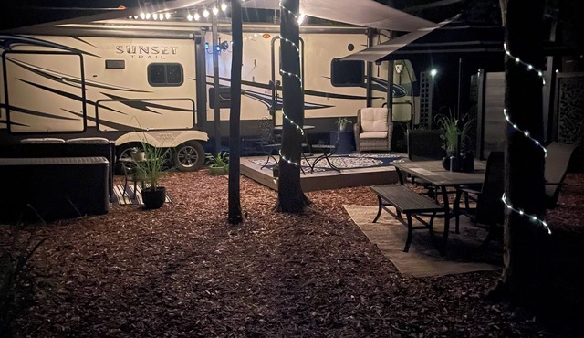 Cozy RV with 1 bedroom extra bed ,in charming Porter 4 miles away from the lake
