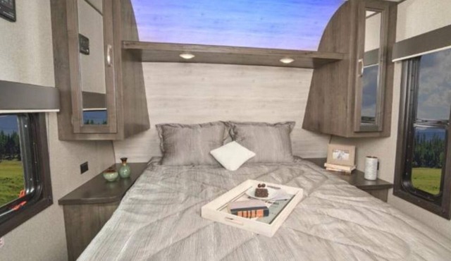 Cozy RV with 1 bedroom and bunk and AC, WiFi in relaxing Kempner