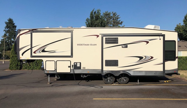 Cozy RV with 2 sleeping areas & WiFi, AC in Cheyenne or your favorite camp site.