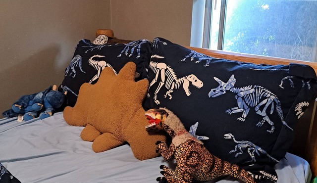 Cozy RV with AC and WiFi in peaceful Nine Mile Falls