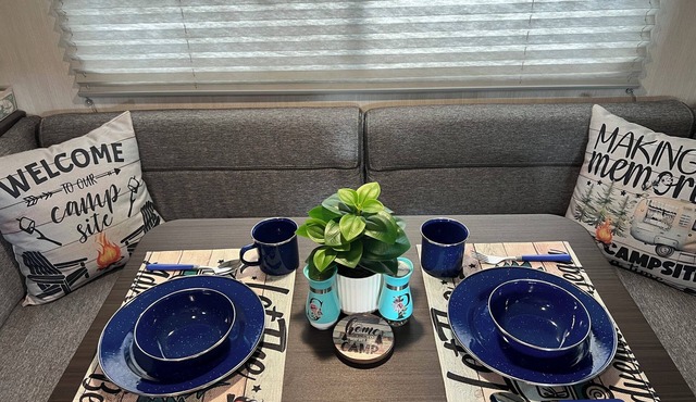 Cozy RV with WiFi and Heat in charming Bloomington