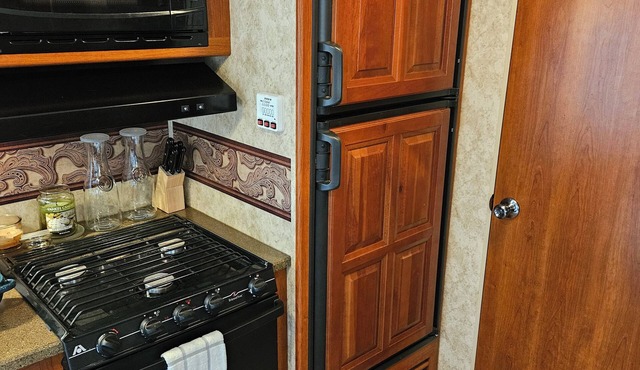 Cozy RV with WiFi and AC in charming Vinemont, minutes from Cullman.
