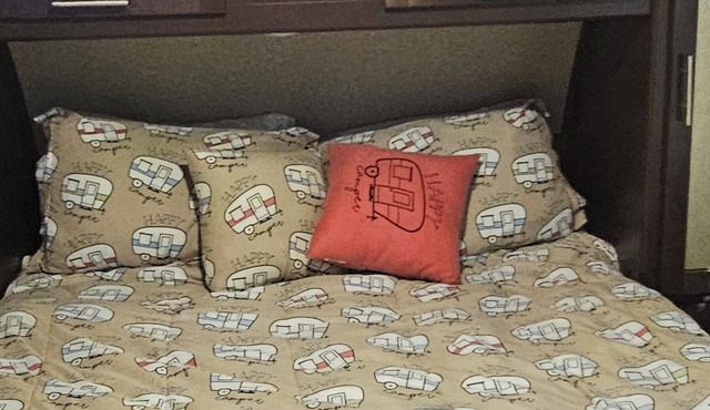 Cozy RV with WiFi and AC in charming Friendsville MD D&B Happy Campers