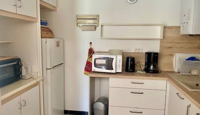 Cozy Studio F1 with Terrace, Parking, and WiFi - Sleeps 2, South Facing, Near Town and Spa