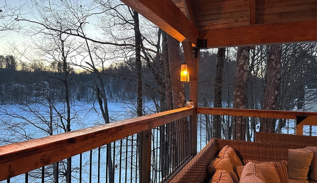 Cozy Sacandaga Lake Home, Sleeps 15, Fire pit, Outdoor deck, Pet Friendly!