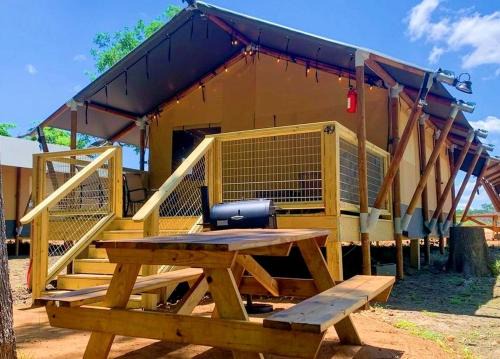 Cozy Safari Tent with Barbecue in Staples, Texas
