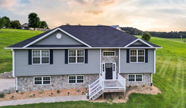 Cozy Safe Haven. Pet Friendly!