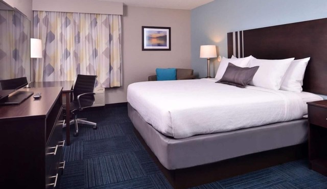 Cozy Saint Clairsville Inn, Perfect for Leisure & Business Trips! Pool