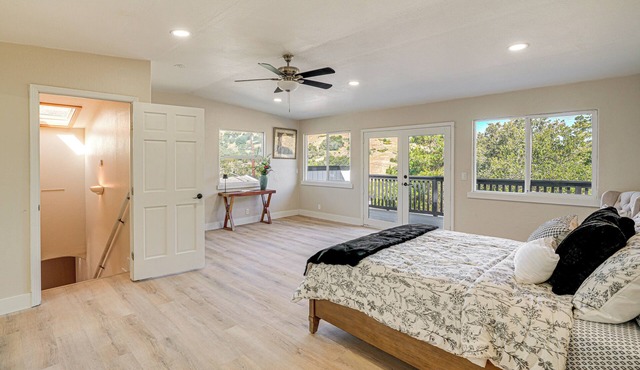 Cozy Salinas Studio w/Balcony & Fireplace!