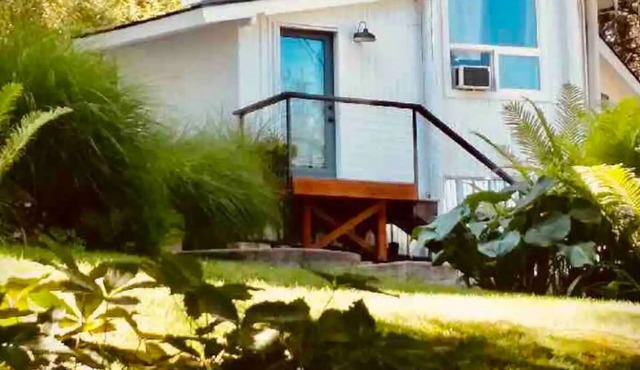Cozy Sandpoint Cottage. Just a short bike to Sandpoint or Dover!n