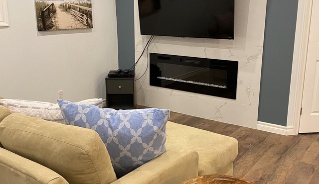 Cozy Sandy Pines Cottage Suite, right on Lake Huron in a Carolinian Forest,