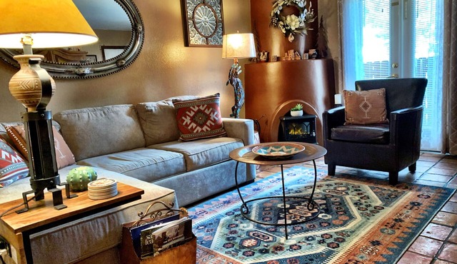 Cozy Santa Fe Southwestern Retreat