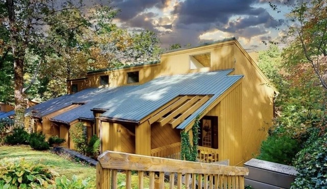 Cozy Sapphire Townhome