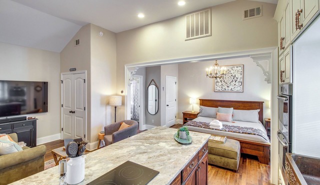 Cozy Savannah Vacation Rental w/Fenced Courtyard!