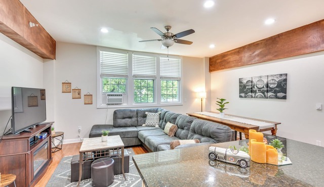 Cozy Sawyer Apartment - 2 Mi to Warren Dunes Park!