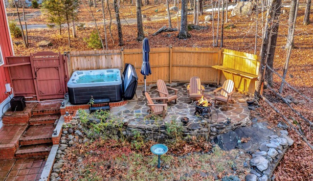 Cozy Scenic Mountain Getaway Hot Tub, Sauna & Game Room near Bushkill & Shawnee